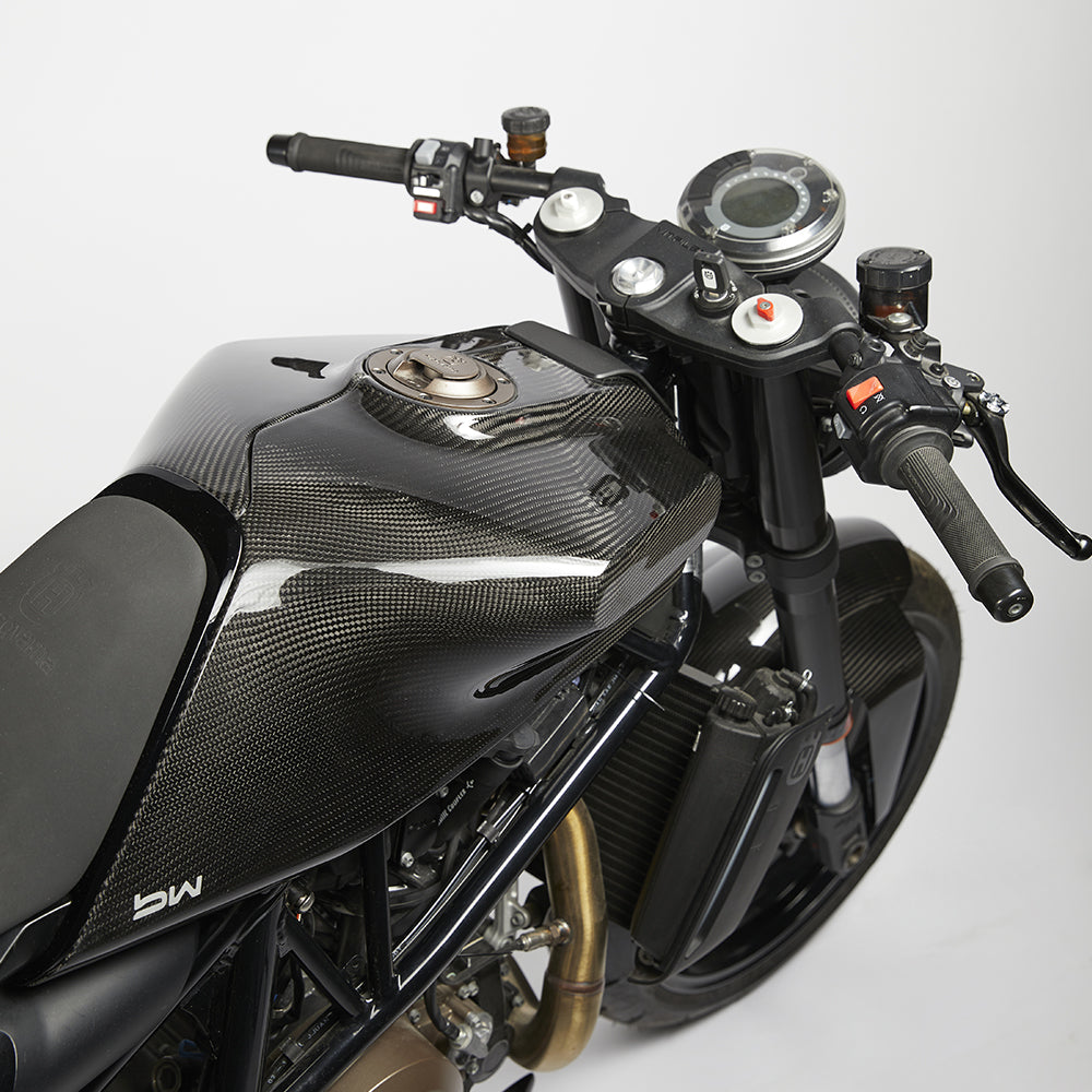 svartpilen701 ガソリンタンク　タンクカバー　vitpilen BW 701 Vitpilen/Svartpilen Carbon Gas Tank – Bad Winners